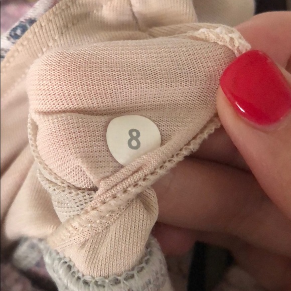 Lululemon Enery Sports Bra, like new! - Picture 8 of 8